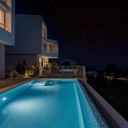 Luxurious In Brela