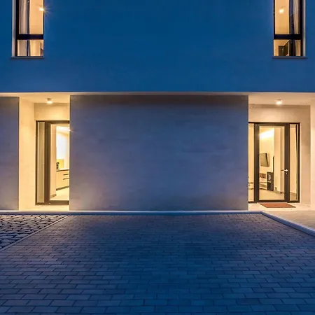 Beautiful In With Kitchen Holiday home *