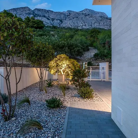 Beautiful In With Kitchen Holiday home *