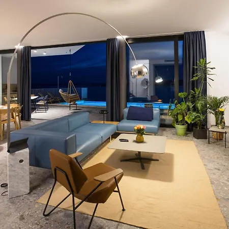 Beautiful In With Kitchen Holiday home
